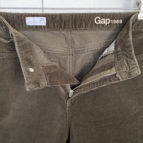 Like new Gap Perfect Boot corduroy pants - Picture 5 of 7